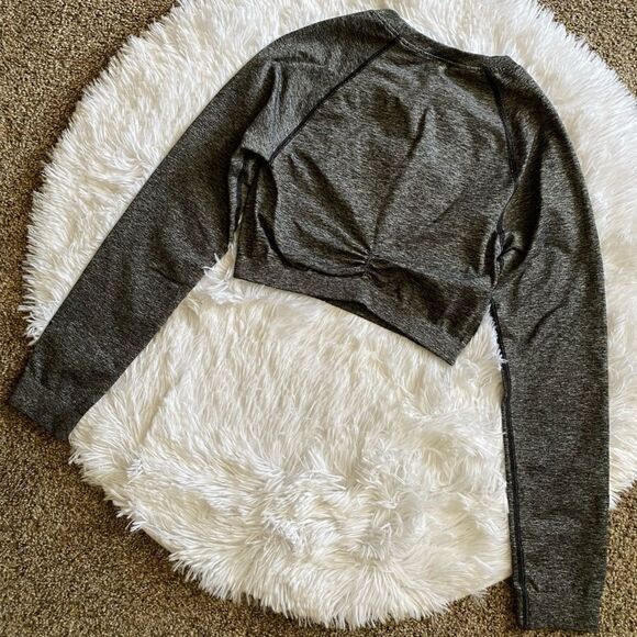 Gymshark Long Sleeve Crop Top Stretchy Womens Size Medium Gray - Picture 7 of 8